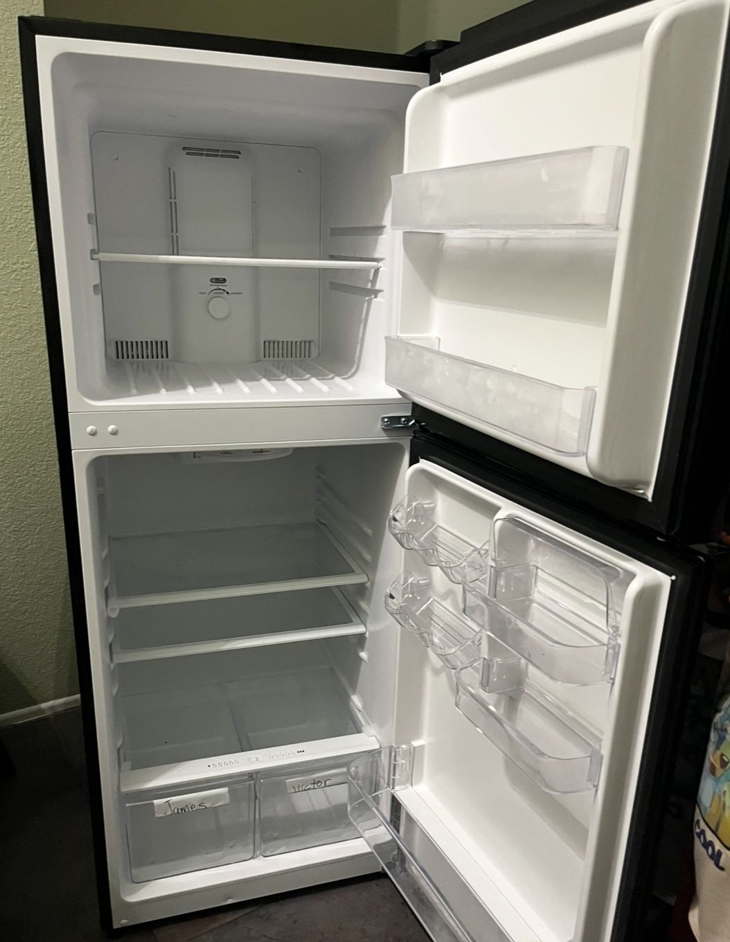 Refrigerator 