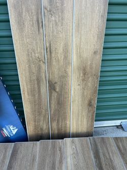 Vinil Flooring Waterproof 5 Mm Cover  23.64 Sqft The Price Is For Each Box