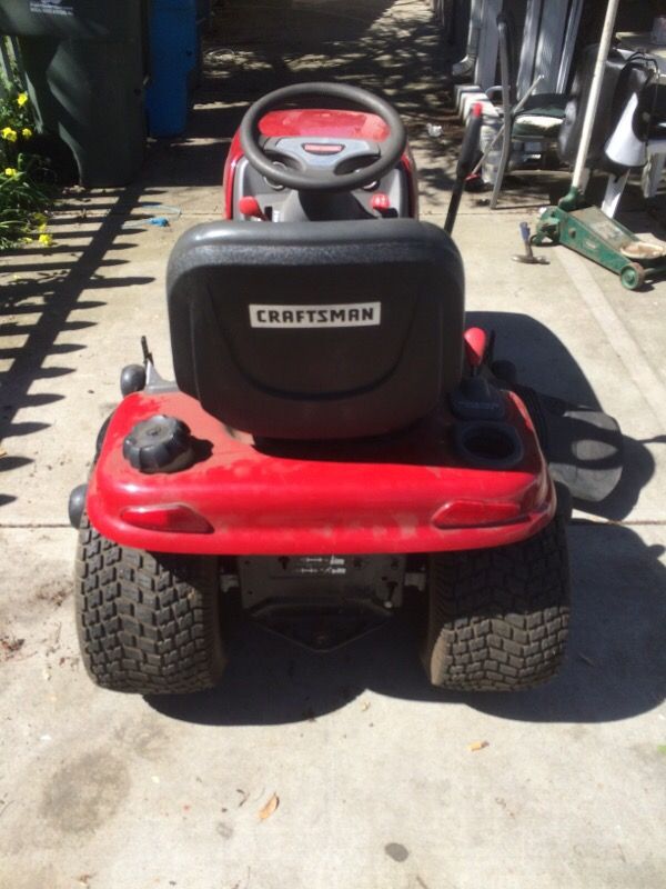 Craftsman dlt 2000 20hp riding lawn mower for Sale in San Jose, CA