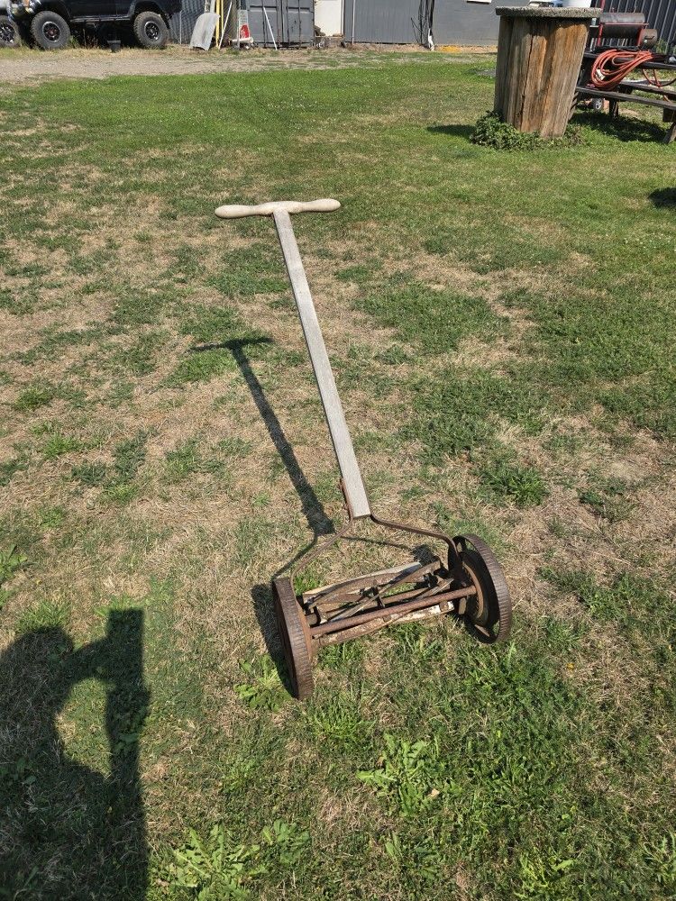 Working Antique Self-Propelled Lawn Push Mower