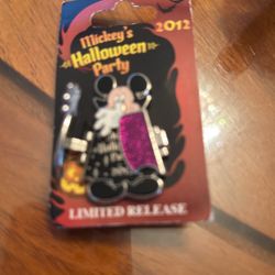 Disney DLR Mickeys Halloween Party LR Pin Mickey As Dracula