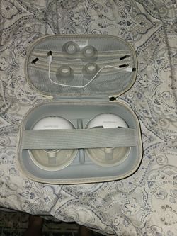 Momcozy Wearable Breast Pump Set with Case