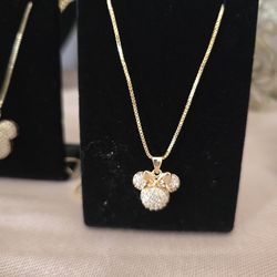 Dije de disney con cadena de oro laminado