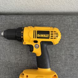 DEWALT - 18 V 1/2 in. (13mm) Cordless Compact Drill/Driver Kit 