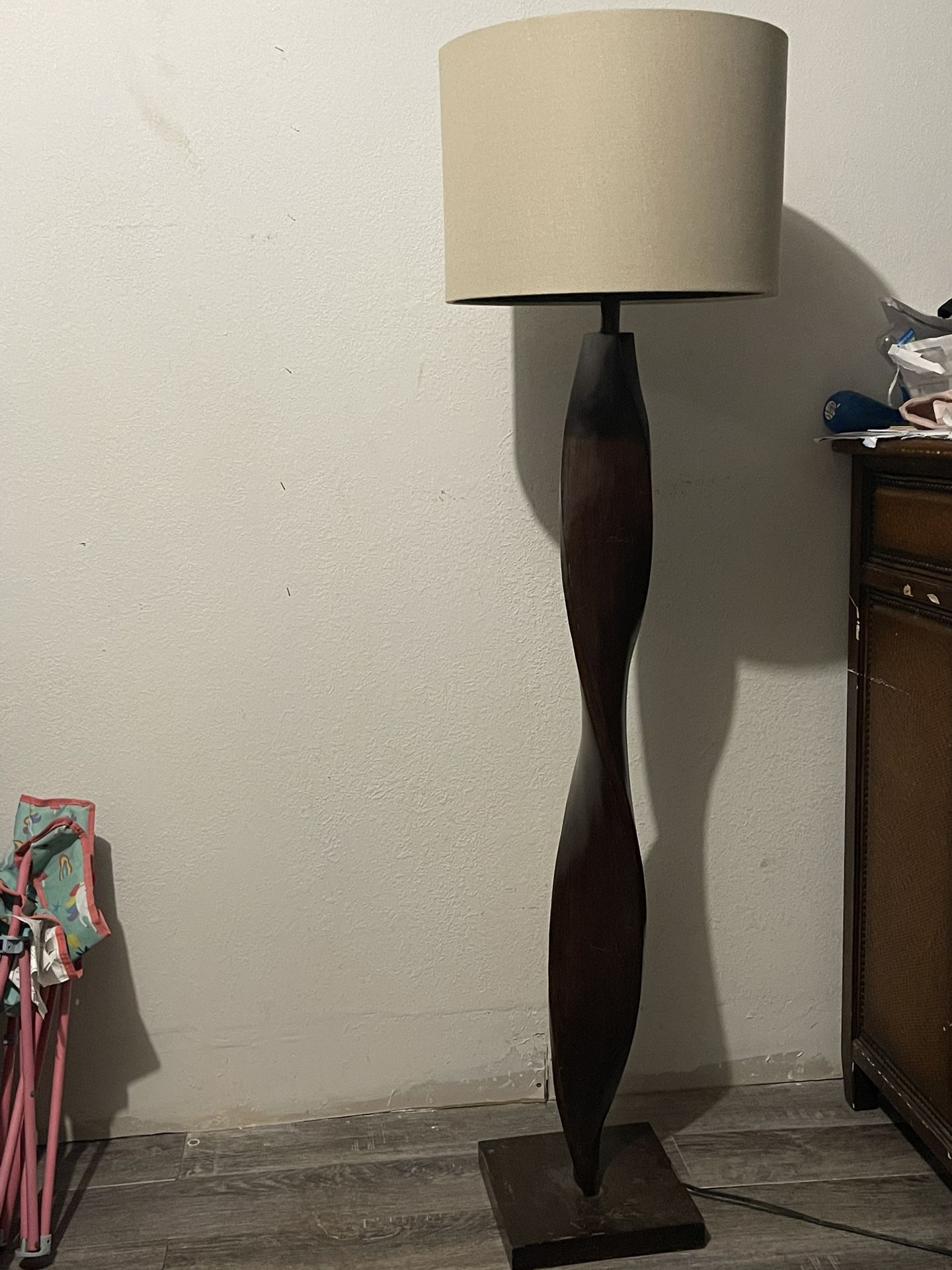 Beautiful Pier 1 Twist floor lamp.