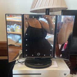 Impressions Vanity Company With Charger 