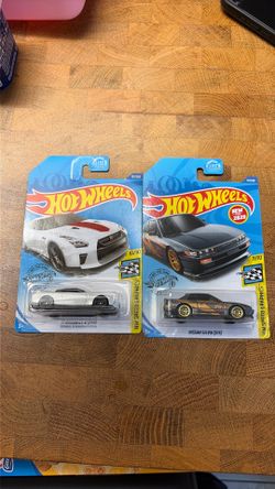 Hot wheels Older Nissan lot of 2