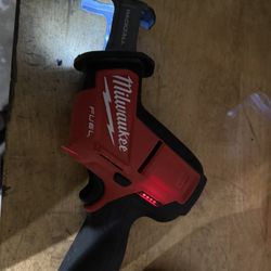 Milwaukee Fuel M12 Hacksaw