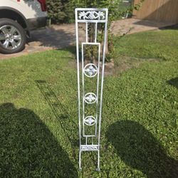 Metal Or Wrought Iron Garden Trellis Or Stand