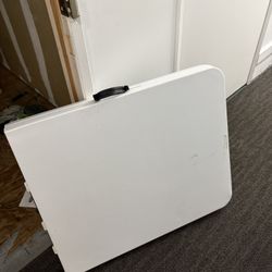6ft Foldable Table