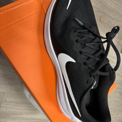 Nike Revolution Men’s Wide