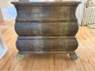 Robb & Stucky brand decorative chest of drawers