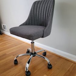 Modern Desk Chair / Task Chair