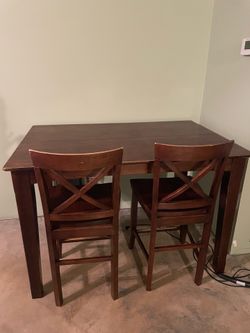 Dining room table with 6 chairs