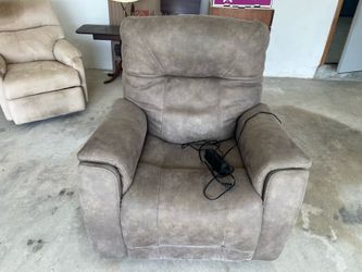 Akron, micro power, Lyft recliner from City furniture Akron, micro power, Lyft recliner from the city Furniture