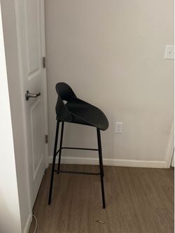 4 Tall bar stools black