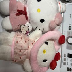 Two hello kitty’s 