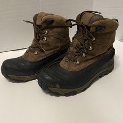 The North Face Chilkat Men’s Size 9 Waterproof Hiking Boots, 200g Insulation, Black & Brown