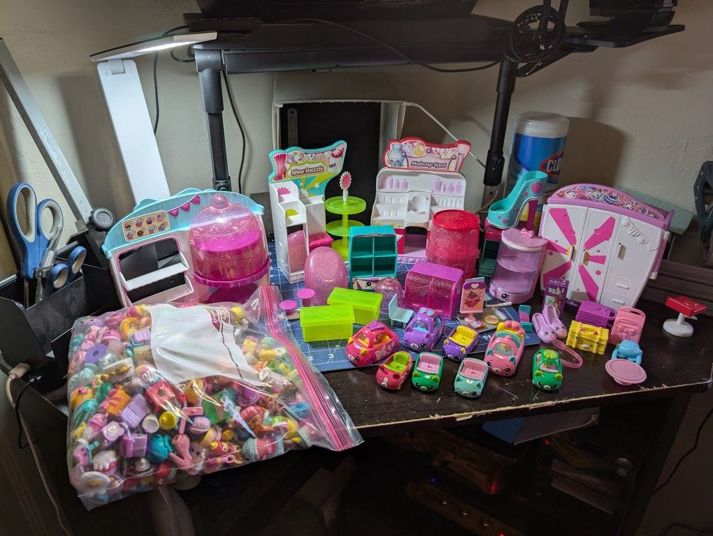 Shopkins Lot Of 400+ Figures 4 Lbs Mixed Series w/ Playset & Accessories