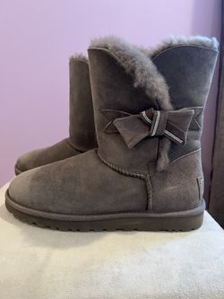 Uggs Bailey Bow Bling. Size 9