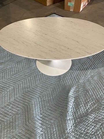 Knoll Saarinen Coffee Table, Oval
42"