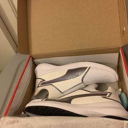 PUMA Rebel Mid Women’s Size 8 Swan, White With Iridescent Color Designs.