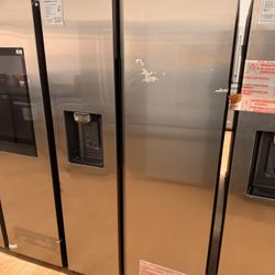 New Samsung - 27.4 cu. ft. Side-by-Side Refrigerator with Large Capacity - Stainless Steel Model: RS27T5200SR