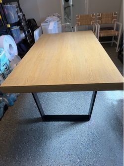 Modern Dining Table with 6 Acrylic Chairs – 72” x 41”
