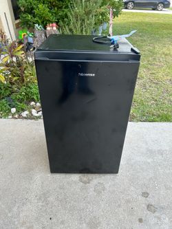 Hisense 2.5 FT Mini Fridge/Refrigerator