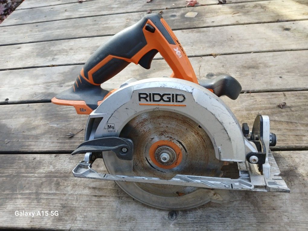 RIDGID 18V Cordless 6-1/2" Circular Saw (Gen5X Style)