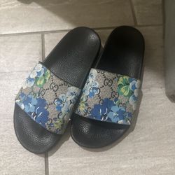 Woman’s Shoes 👟 
