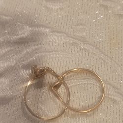 2 yellow gold rings