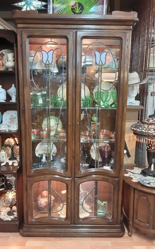 Vintage Lighted Oak Curio Dislay Cabinet With Leaded Glass Tulip Front- Located In Shelton 
