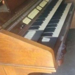 Vintage Organ, Conn, 1957