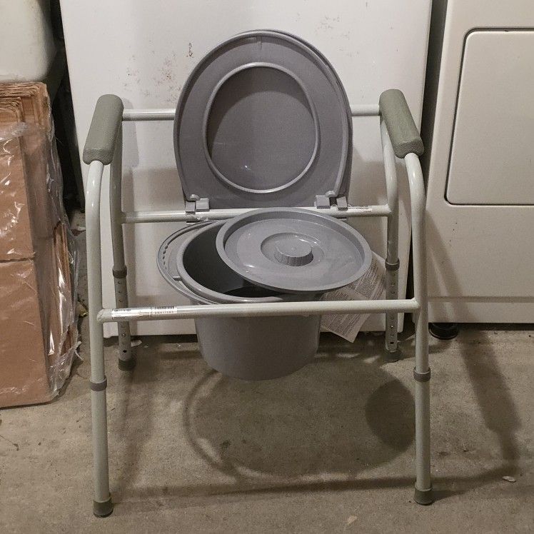 Portable Toilet Commode (SE Portland)