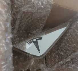 2012 to 2016 Tesla Model S, Front Left/Driver Turn Signal Assembly Repeater.