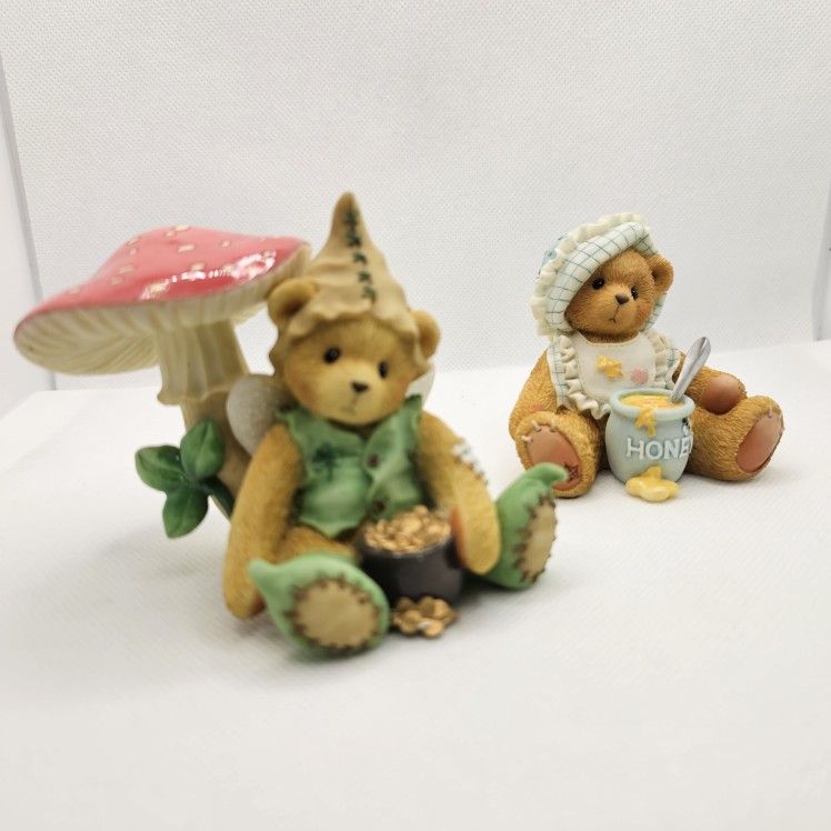 2 New Cherished Teddies Lot Figurine Set Spring RYAN KARA St Patrick's Girl Boy
Mint condition, kept in the box, box has some spots/writing
Pot of