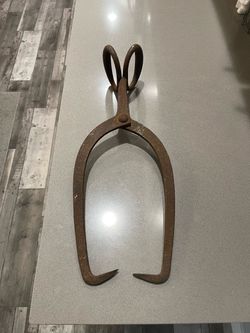 Vintage Cast Iron Metal Ice Tongs from the early 1900’s