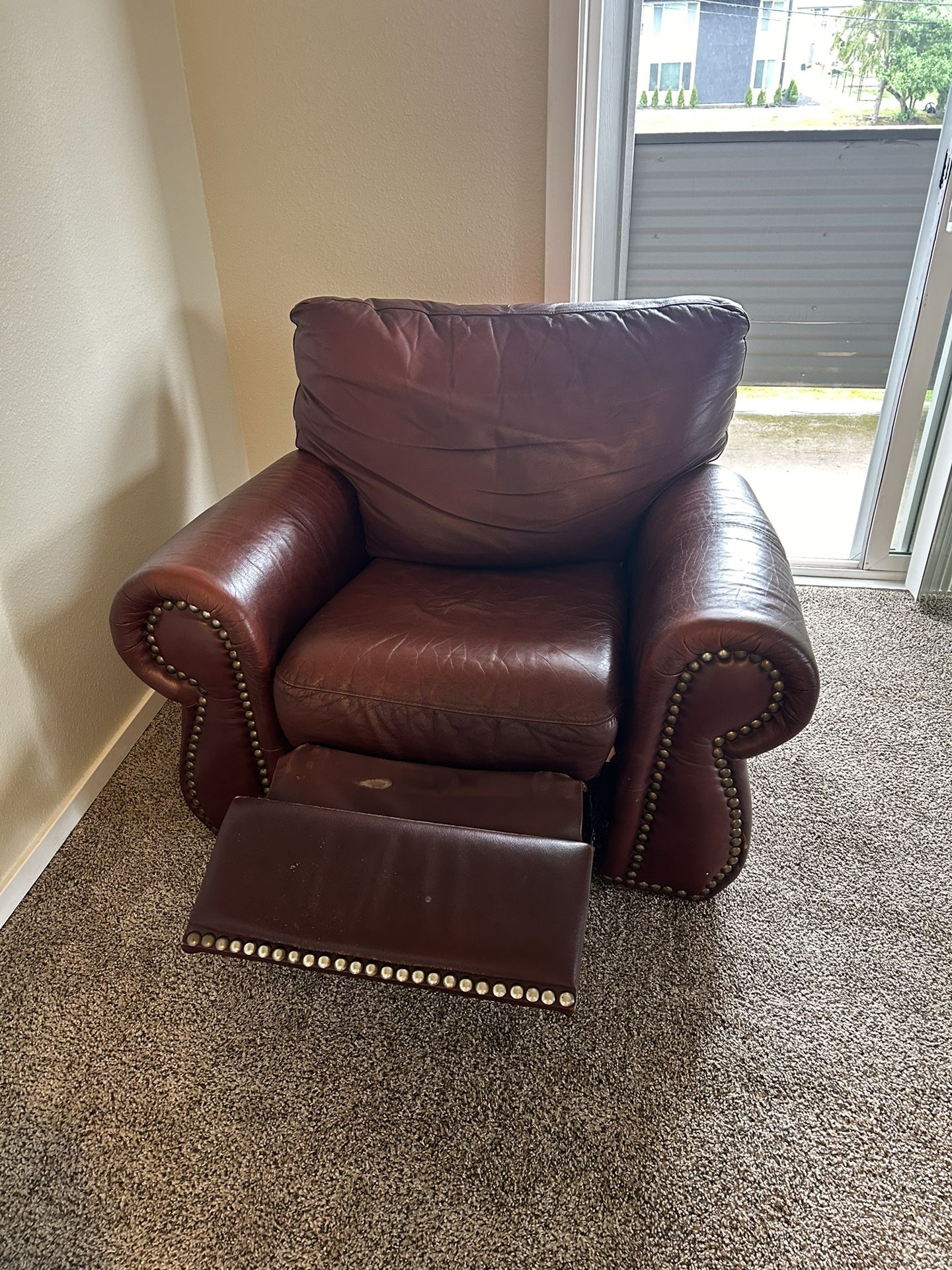 Recliner w/ FREE Coffee Table