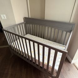 Baby Crib with Mattress 