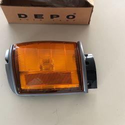 Toyota TY Pick Up 4WD 1984 To 1995 Park/ Clearance Lamp (w/ PTD) Passenger Side Assembly #87