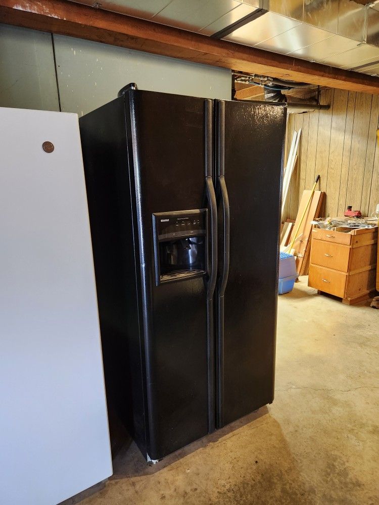 Kenmore Fridge - Freezer