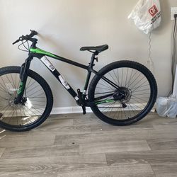 29” HYPER CARBON X BLACK AND GREEN