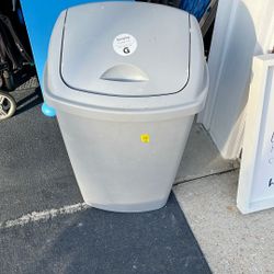 Swing Top Trash Can 13.2 Gallon 