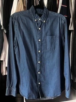 Men’s GAP Chambray Button-Up Shirt – Size Small