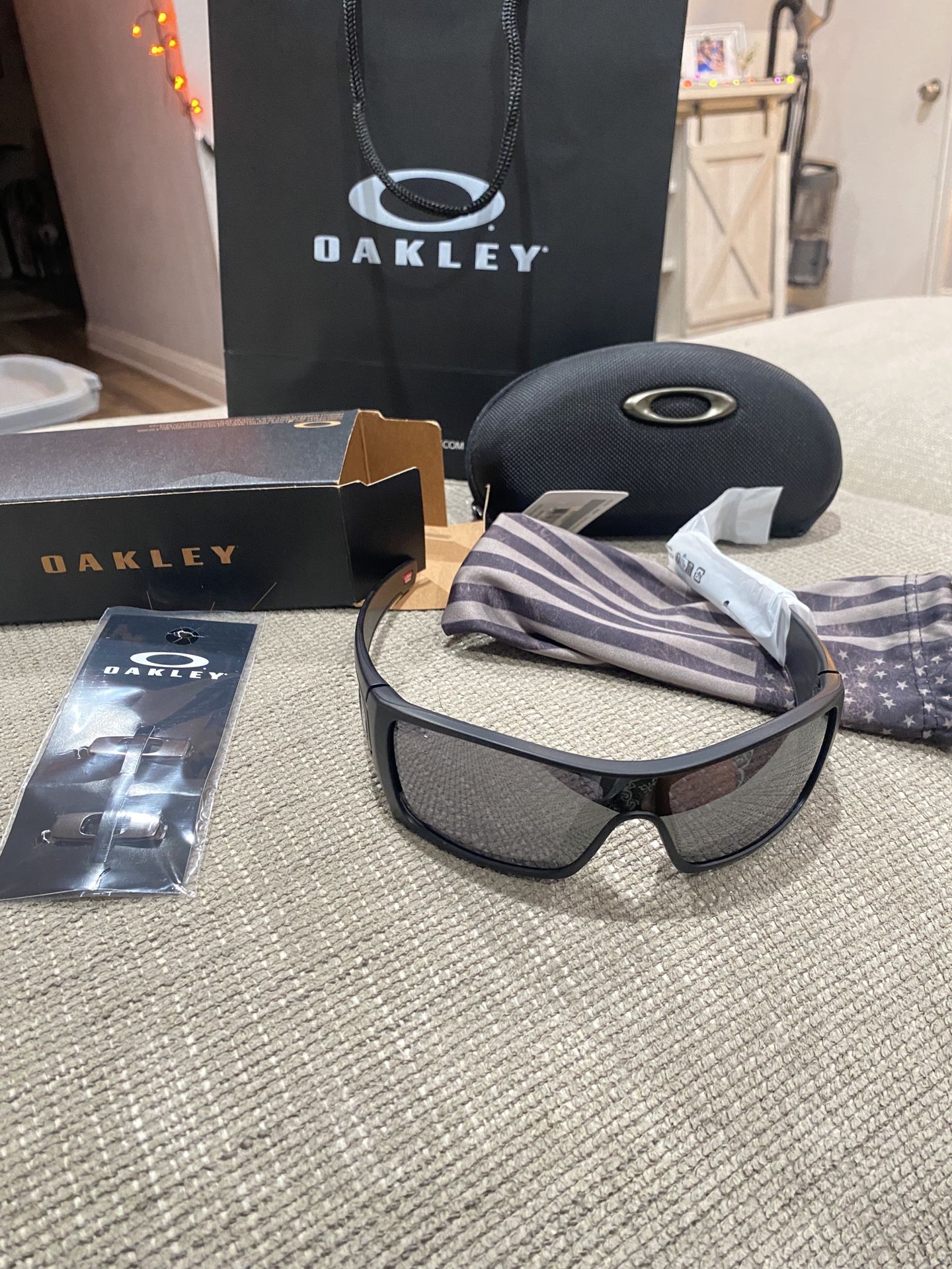 Oakley Bat wolf Shades $130 New