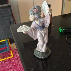 Lladro Geisha Figurine