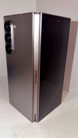 Samsung Galaxy Z fold 6 Unlocked - Silver