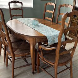 Table And Chairs 