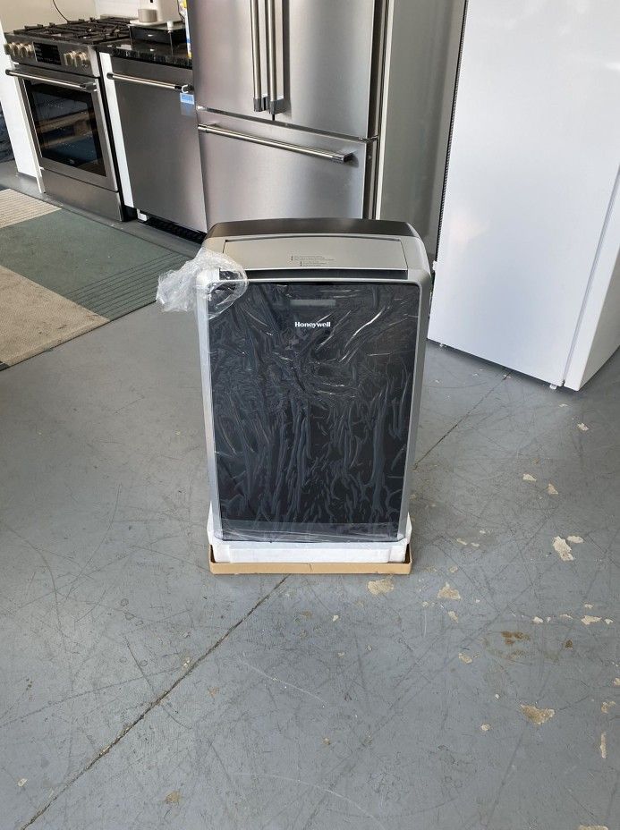 NEW Honeywell MM14CCS Portable Air Conditioner, 14,000 BTU Cooling, With Fan & Dehumidifier Z38 B